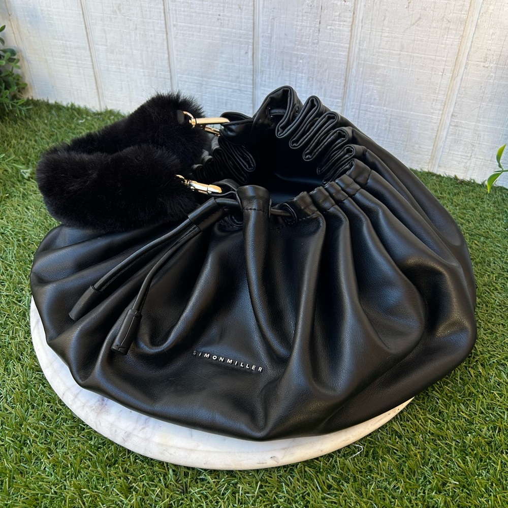 Simon Miller Bonsai Scrunch
Bag Black gently used
$525